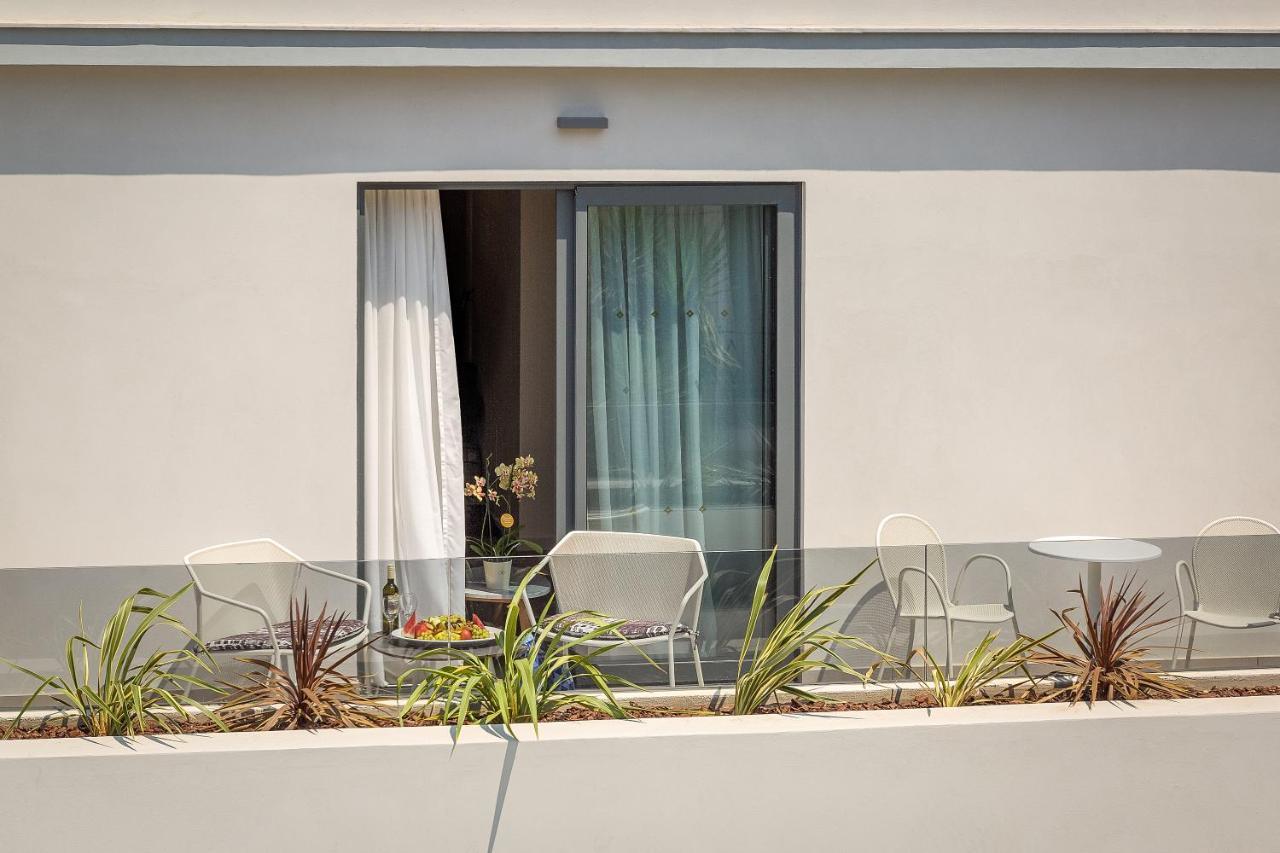 Samian Mare Hotel, Suites & Spa Karlovassi Exterior foto
